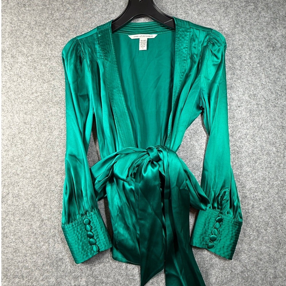 Diane von Furstenberg Green Silk Wrap Blouse Satin V-Neck Tie Waist Top Size 2 - Picture 5 of 8